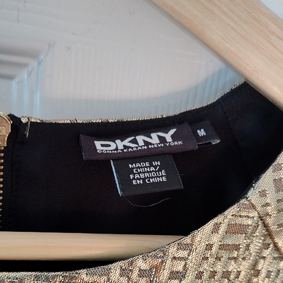 Dkny Gold Graphic Boxy Short Sleeve Blouse M - Picture 2 of 4